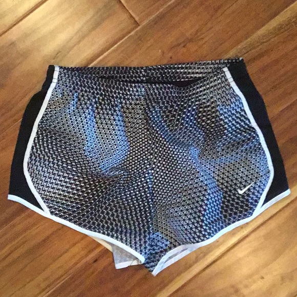 Nike Dri Fit short Girls size Large - Picture 2 of 4